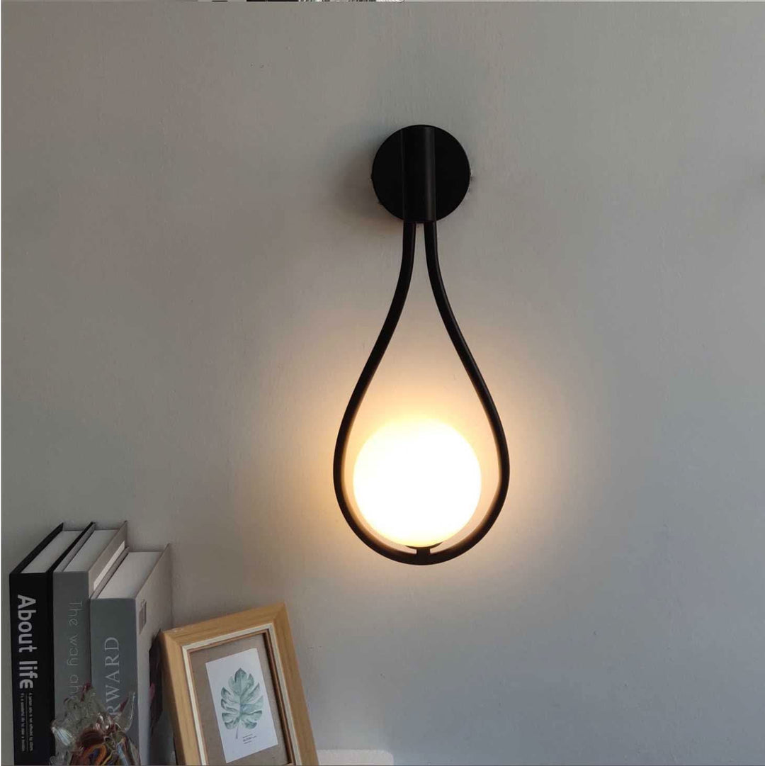 Skanto | Skandinavisk LED Vegglampe – Minimalistisk Tre- og Metallampe