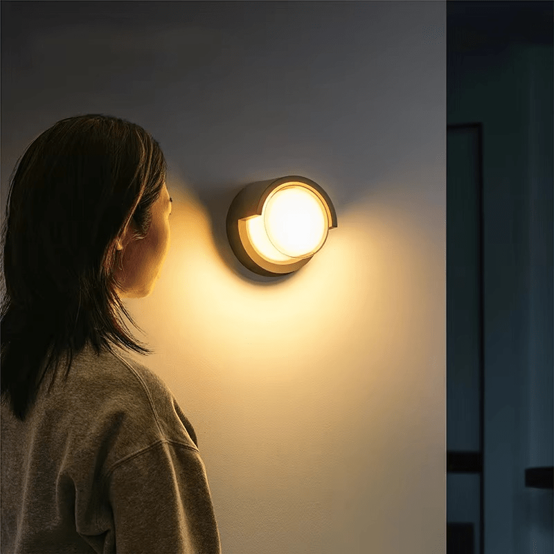 Moderne LED-Außenwandleuchte med Bewegungsmelder