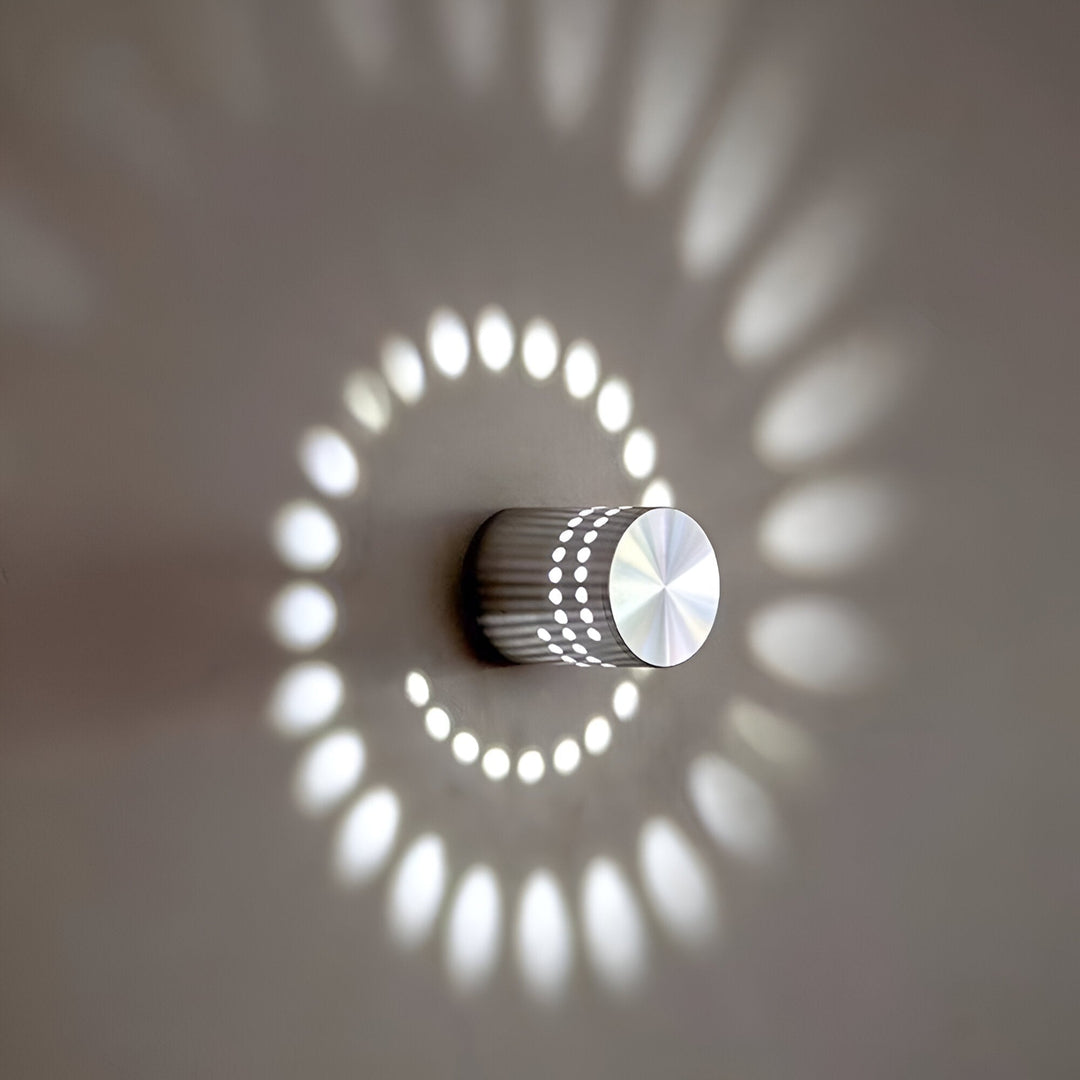 Skanto | LuminBlast LED Vegglampe – Fargerik Spiral Sylinder Vegglampe for Moderne Innendørs Belysning