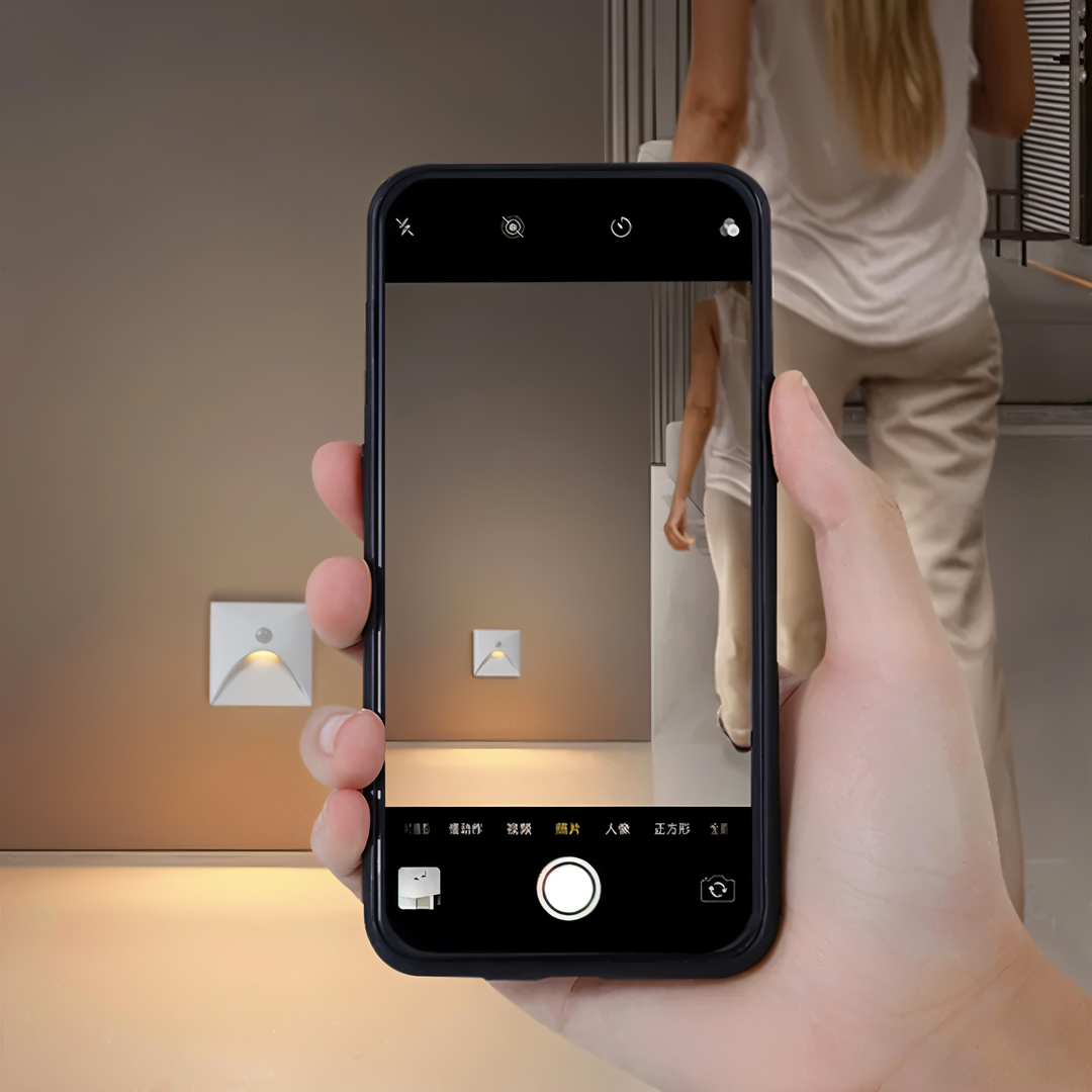 Skanto | LuminiPath LED Vegglampe – Vanntett IP65 Bevegelsessensor Innendørs & Utendørs Vegglampe