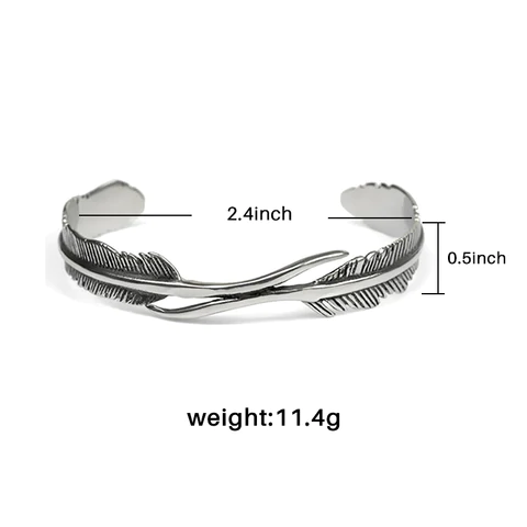 Elegant Justerbar Armbånd med Fengslende Sølv Fjær Skanto