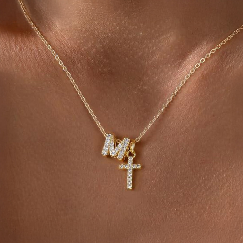Skanto | Liten Diamant Initial & Kors Smykke