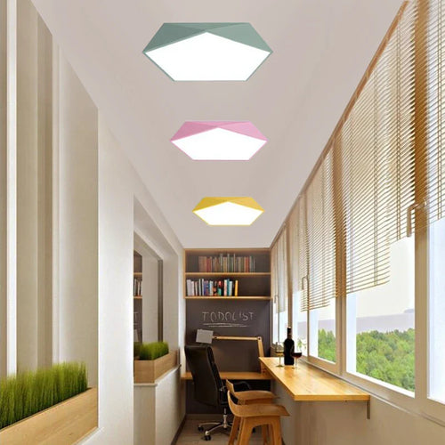 Pentagon LED taklampe Macaron for moderne barnerom – Design taklampe | Skanto