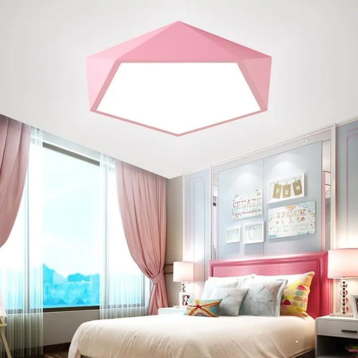 Pentagon LED taklampe Macaron for moderne barnerom – Design taklampe | Skanto