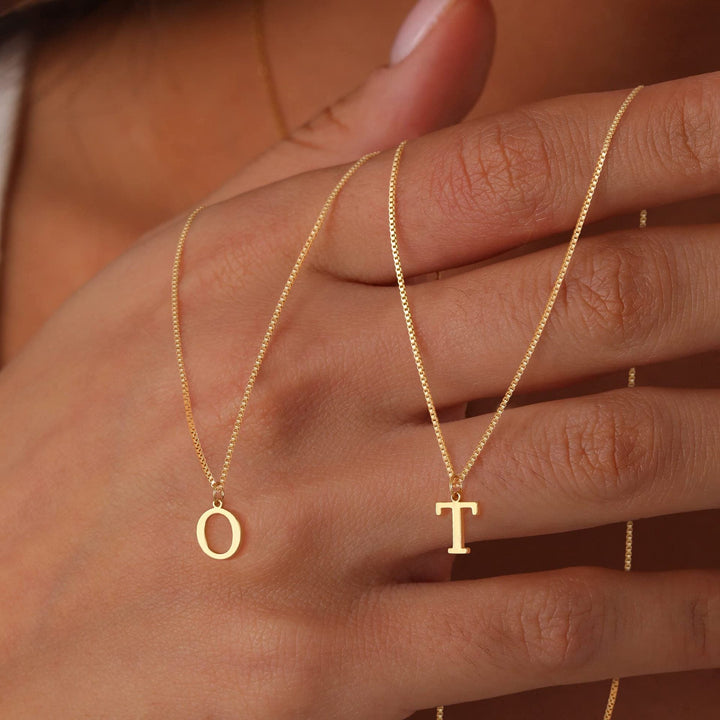 Skanto | 14k Minimal Serif Initial Halskjede