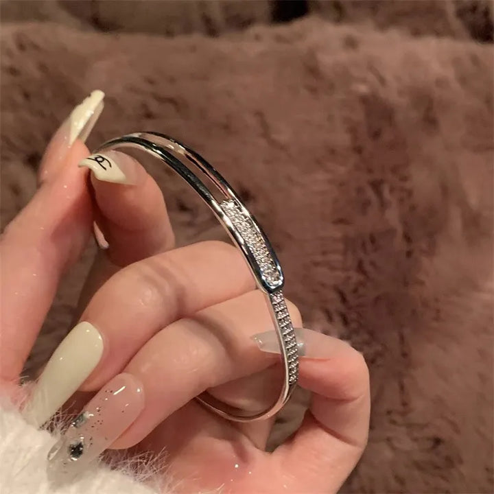 Skanto | Åpen armbånd laget av 925 sterling sølv med zirkonia