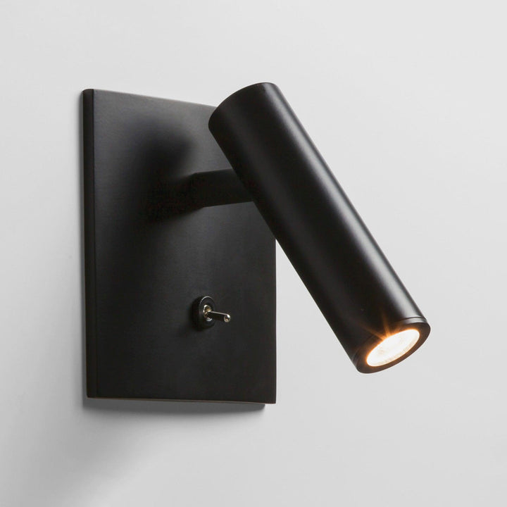 Skanto | Mikro Fyrkant Vegglampe med Bryter