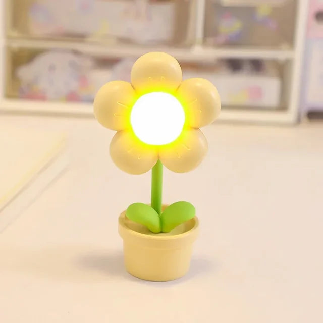 Skanto | BloomAura – Elegant Petite Blomsterbordlampe for Myk Belysning