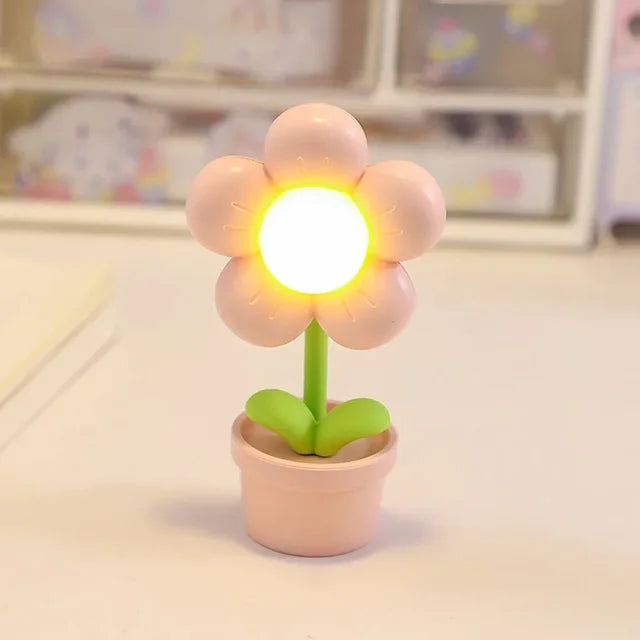 Skanto | BloomAura – Elegant Petite Blomsterbordlampe for Myk Belysning