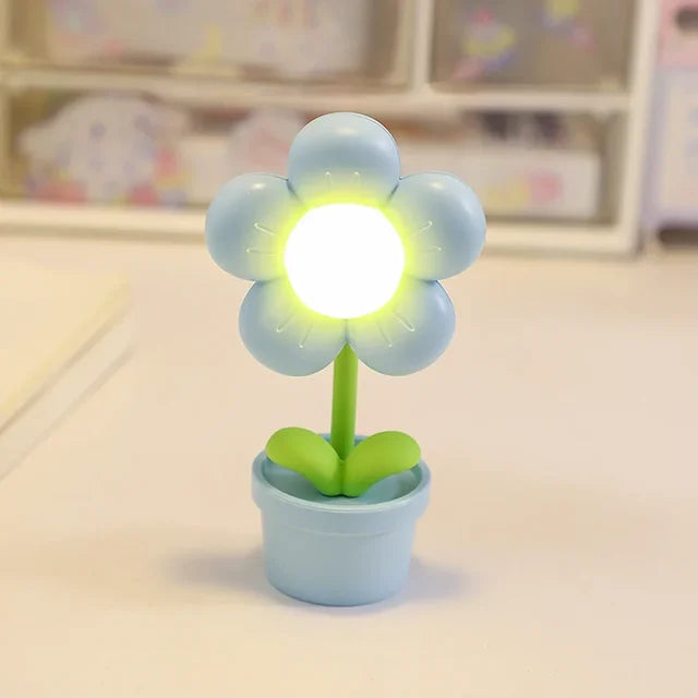Skanto | BloomAura – Elegant Petite Blomsterbordlampe for Myk Belysning