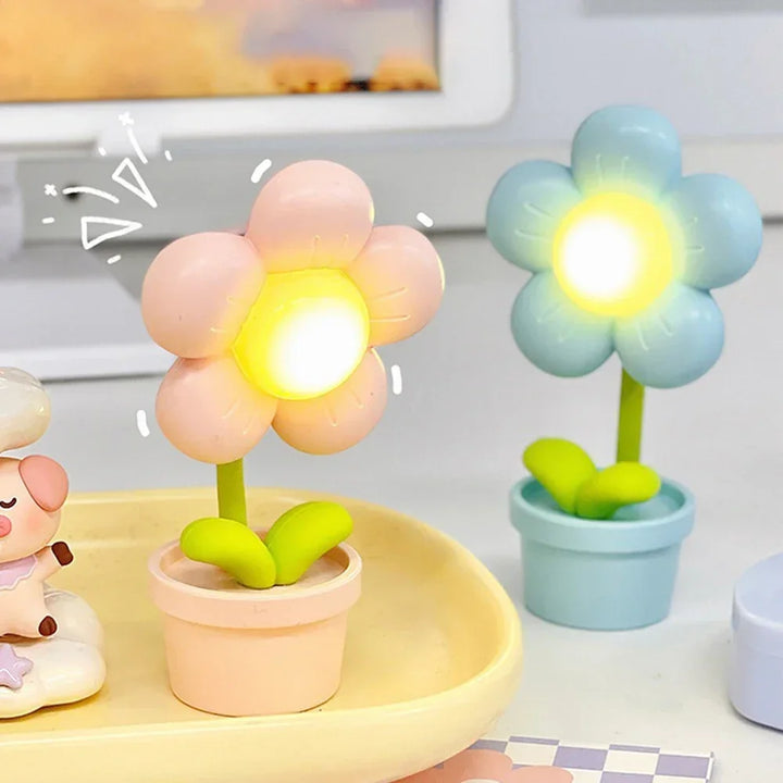 Skanto | BloomAura – Elegant Petite Blomsterbordlampe for Myk Belysning