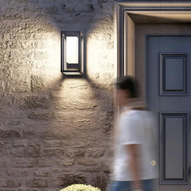 Moderne LED vegglampe for utendørs bruk, energibesparende og værbestandig | Skanto