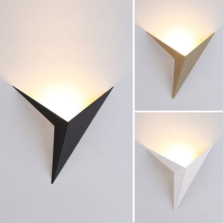 Minimalistisk Triangulær LED Vegglampe | Moderne Design i Svart/Hvit | Perfekt for Stue og Bad | Skanto
