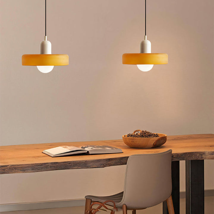 Skanto | Pendellampe laget av farget glass | Elegant hengelampe i Bauhaus-stil | Designlampe for stue og spisestue