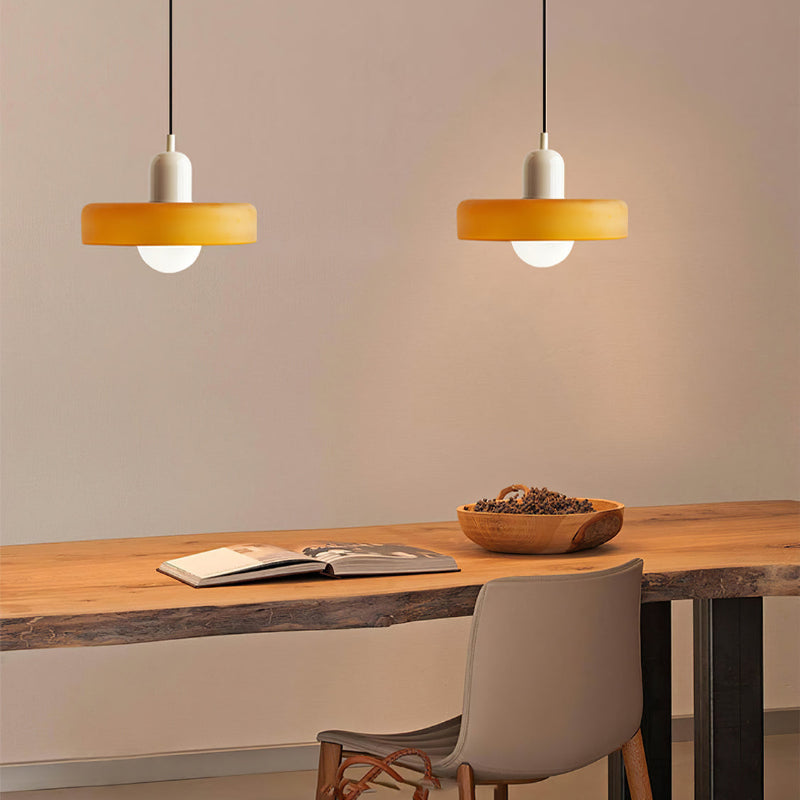 Farget glasspendellampe - BauLume | Skanto