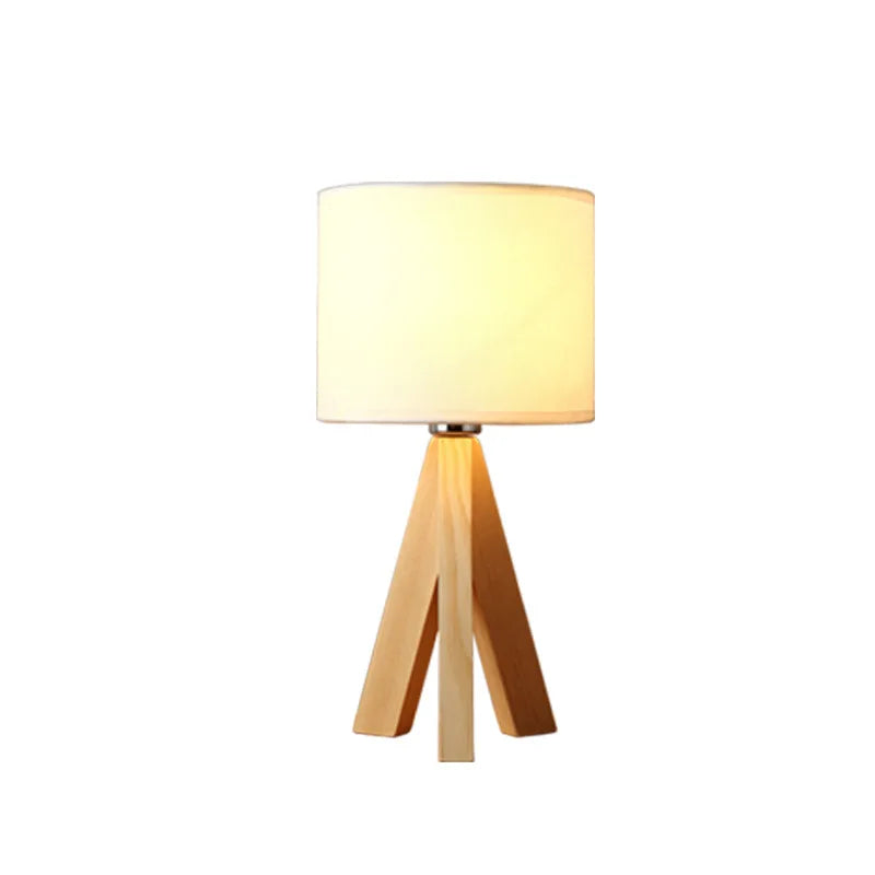 Skanto | Tre Opalin - Moderne Tre Tripod Bordlampe
