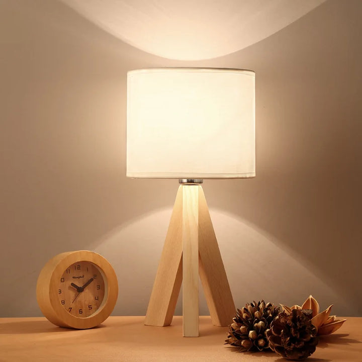 Skanto | LumiHout – Moderne bordlampe laget av tre med varm, naturlig eleganse