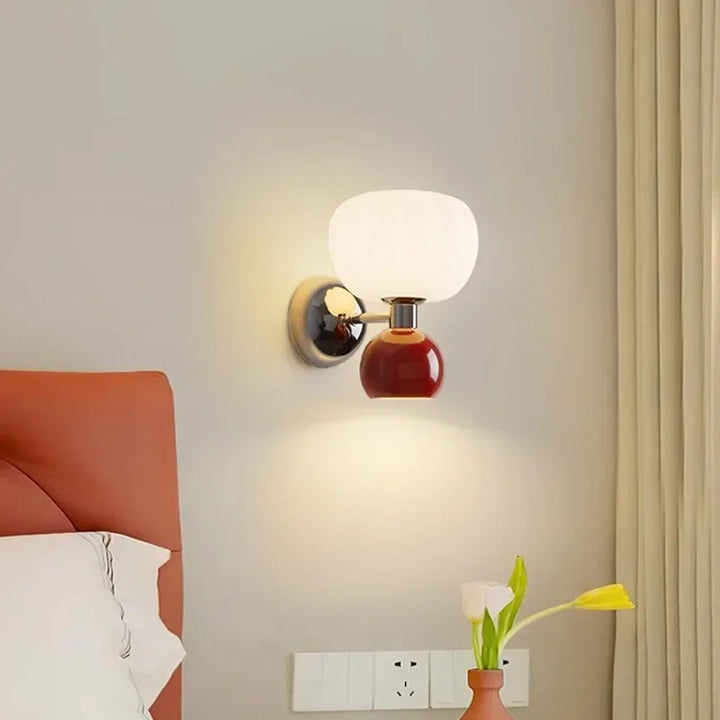 Moderne vegglampe med glasslampeskjerm – Elegante LED vegglampe for soverom og stue | Skanto