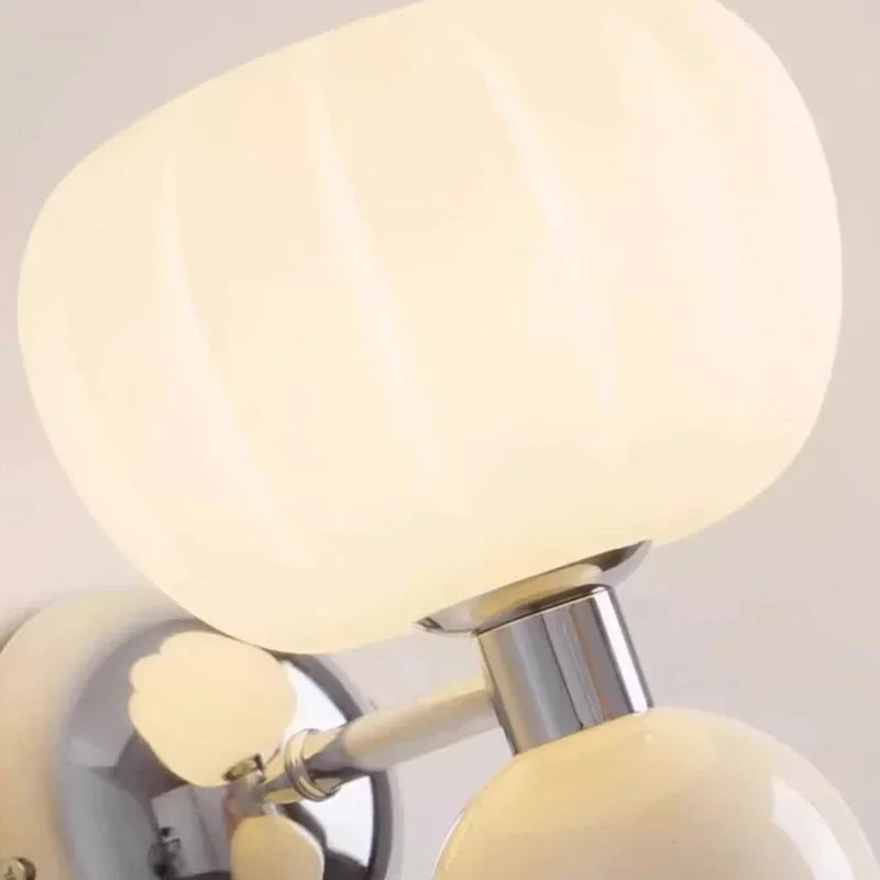 Moderne vegglampe med glasslampeskjerm – Elegante LED vegglampe for soverom og stue | Skanto