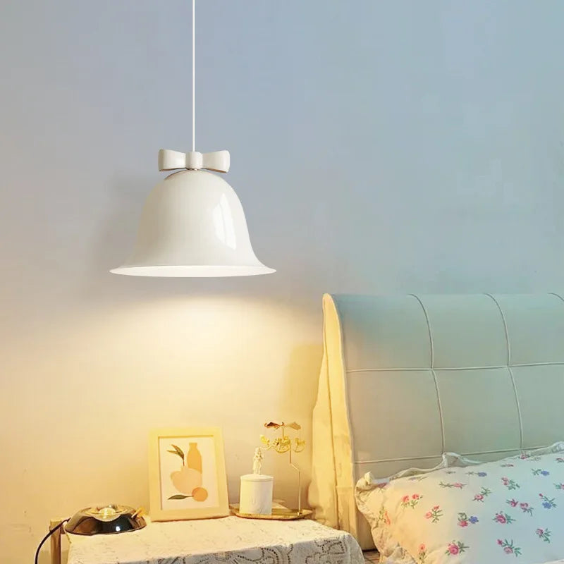 Skanto | Moderne Bueformet Pendellampe for Stilfulle Oppholdsrom