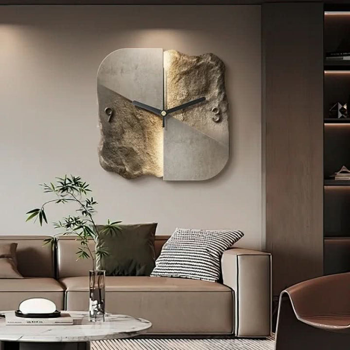 Skanto | Moderne Sandstein Veggklokke med 3D Relieff & Stille Kvarts Teknologi