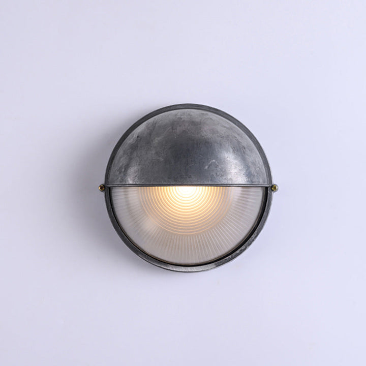 Elegant vanntett utendørs vegglampe | Skanto