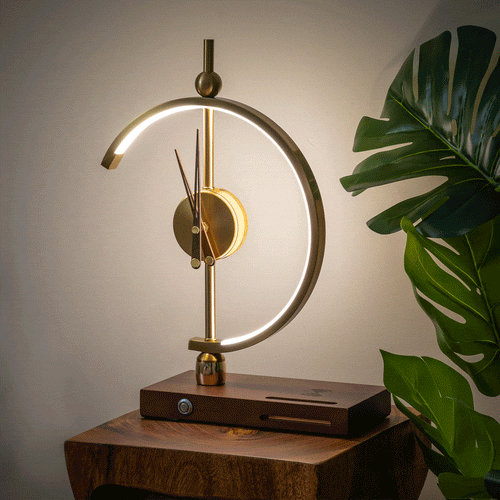 Skanto | Designer klokke med LED-lampe og innebygd lading