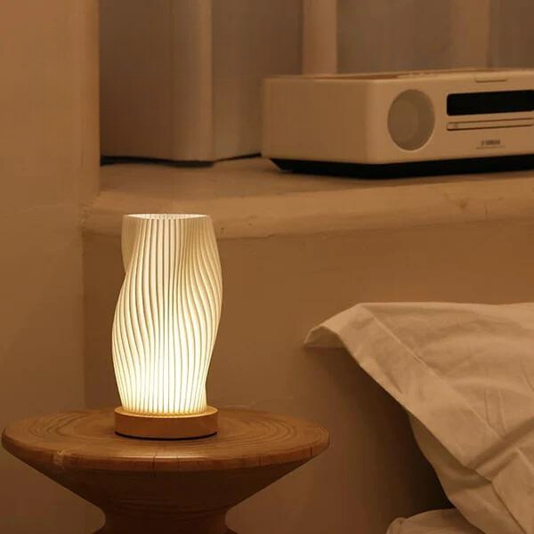 Serena Wavecrest Lampe Skanto