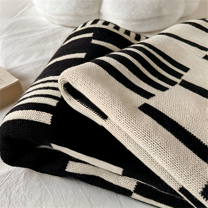 Skanto | CalmoWeave Teppe | Strikket Teppet Svart-Beige | Myk & Varmende | For Alle Årstider