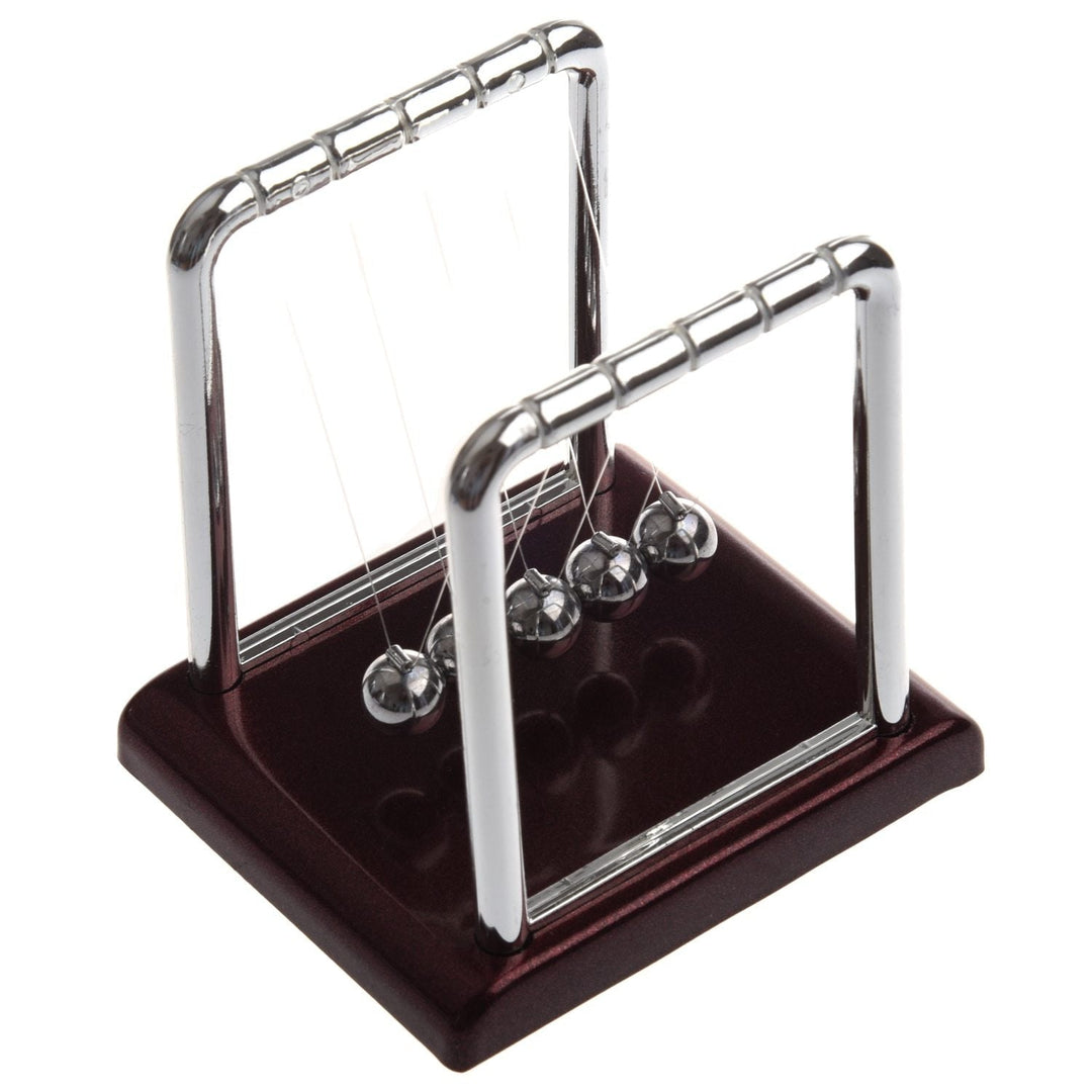 Newton's Cradle Balance Balls | Skanto