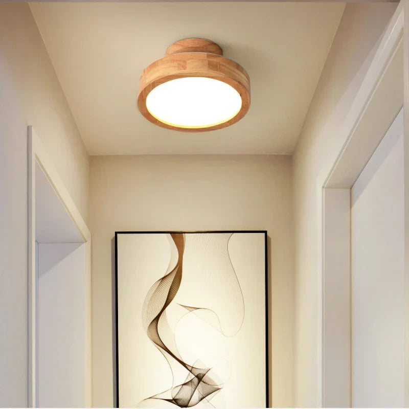 Rund solid tre taklampe – Skandinavisk lampe for stue og gang | Skanto
