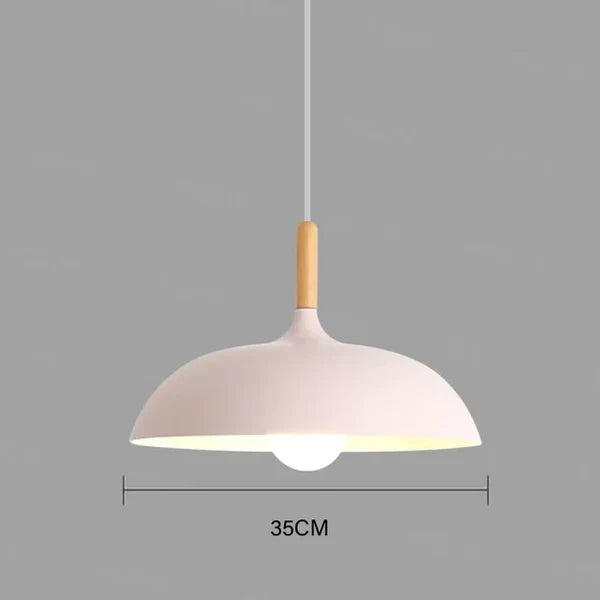 NordicOak – Taklampe layt av nordisk eik