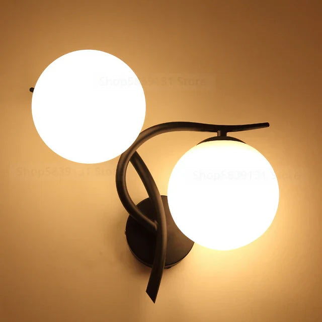 Moderne skandinavisk vegglampe laget av jern – Minimalistisk LED vegglampe for stue og soverom | Skanto