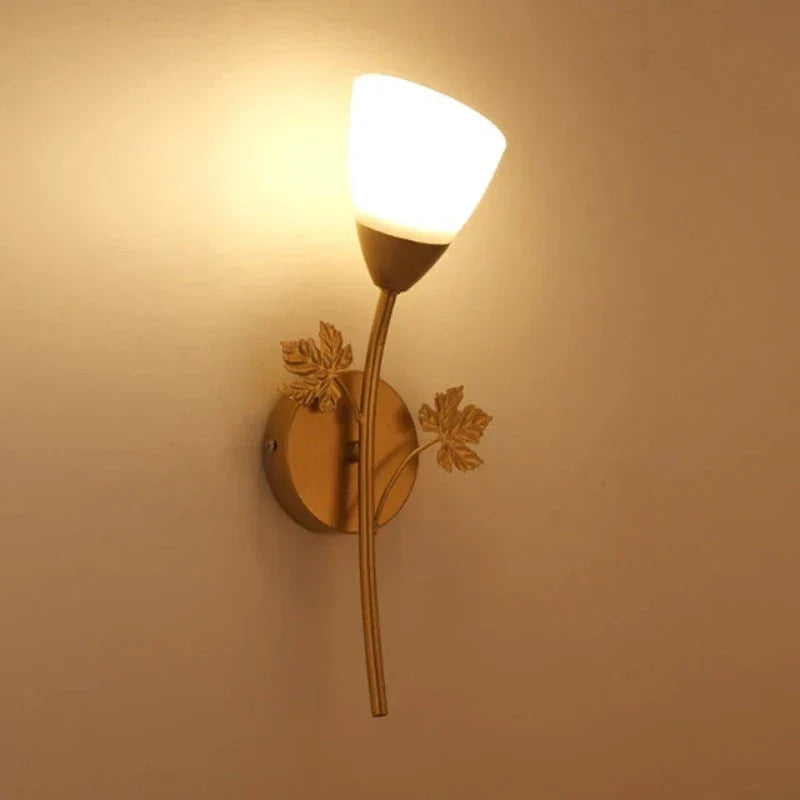 Krav vegglampe i vintage-stil med bladmotiv – LED-lampe for gang og stue | Skanto