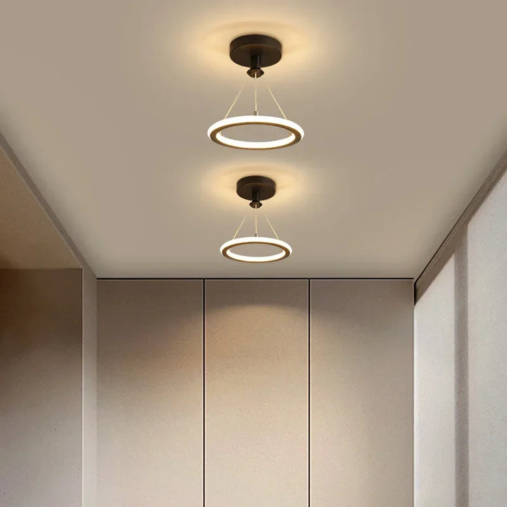 Moderne LED taklampe for gang og entréområde, minimalistisk belysning | Skanto
