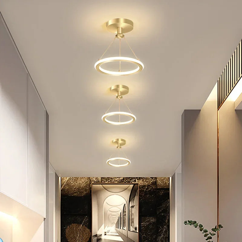 Moderne LED taklampe for gang og entréområde, minimalistisk belysning | Skanto