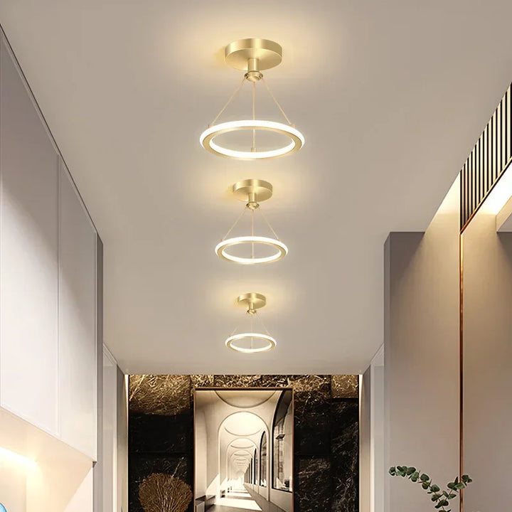 Moderne LED taklampe for gang og entréområde, minimalistisk belysning | Skanto