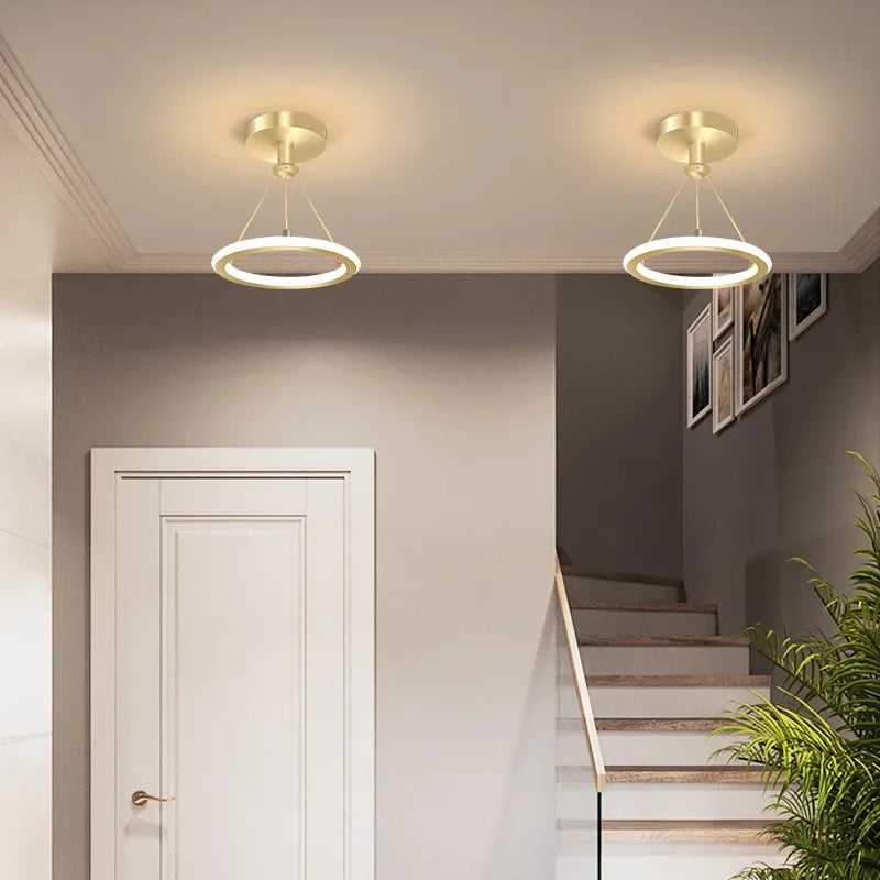 Moderne LED taklampe for gang og entréområde, minimalistisk belysning | Skanto