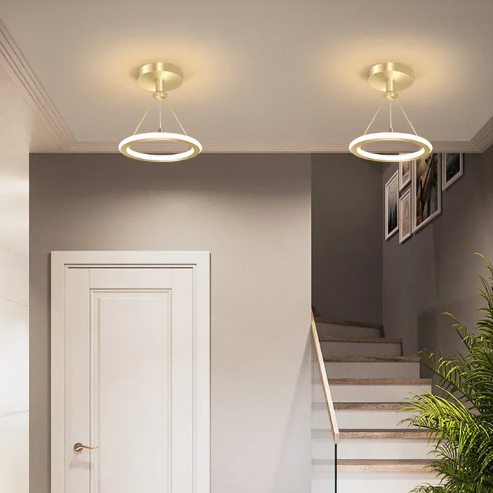 Moderne LED taklampe for gang og entréområde, minimalistisk belysning | Skanto