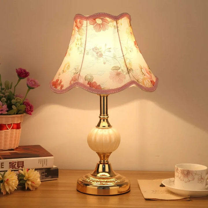 Skanto | Designer bordlampe som kombinerer retro med nordisk minimalisme