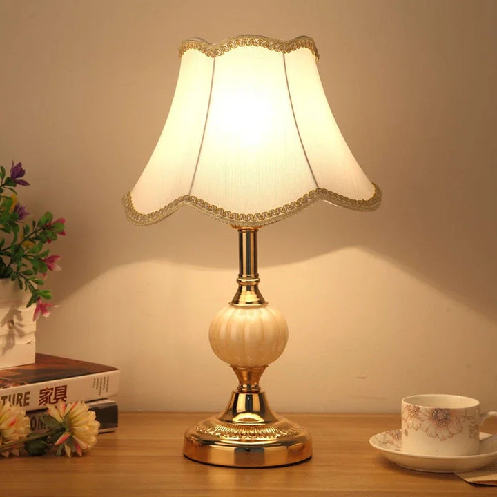 Skanto | Designer bordlampe som kombinerer retro med nordisk minimalisme