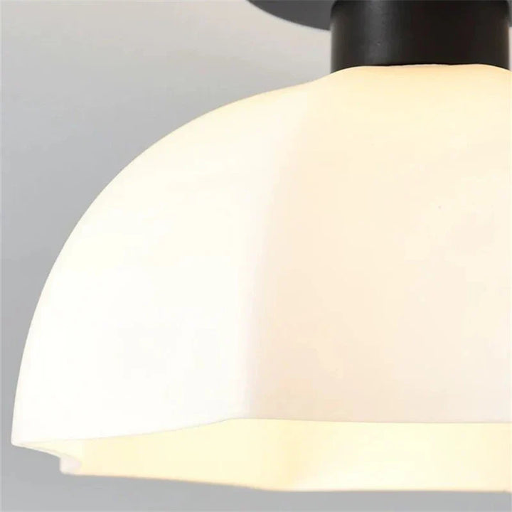 BrightGleam | Stilren Keramikk- og Glass Pendellampe for Moderne Interiører | Skanto