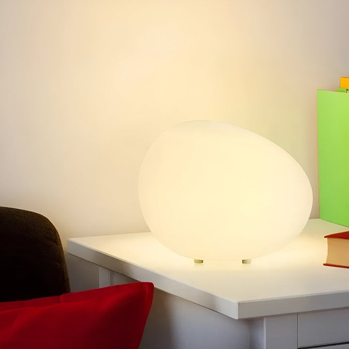 Skanto | Rund Metall Bordlampe i Skandinavisk Design
