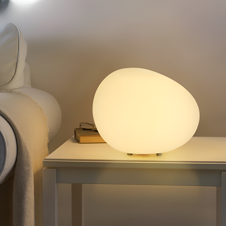 Skanto | Rund Metall Bordlampe i Skandinavisk Design