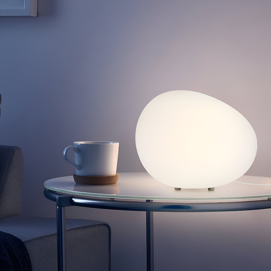 Skanto | Rund Metall Bordlampe i Skandinavisk Design