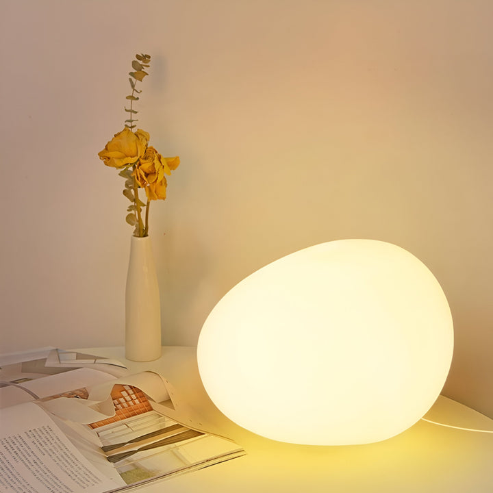 Skanto | Rund Metall Bordlampe i Skandinavisk Design