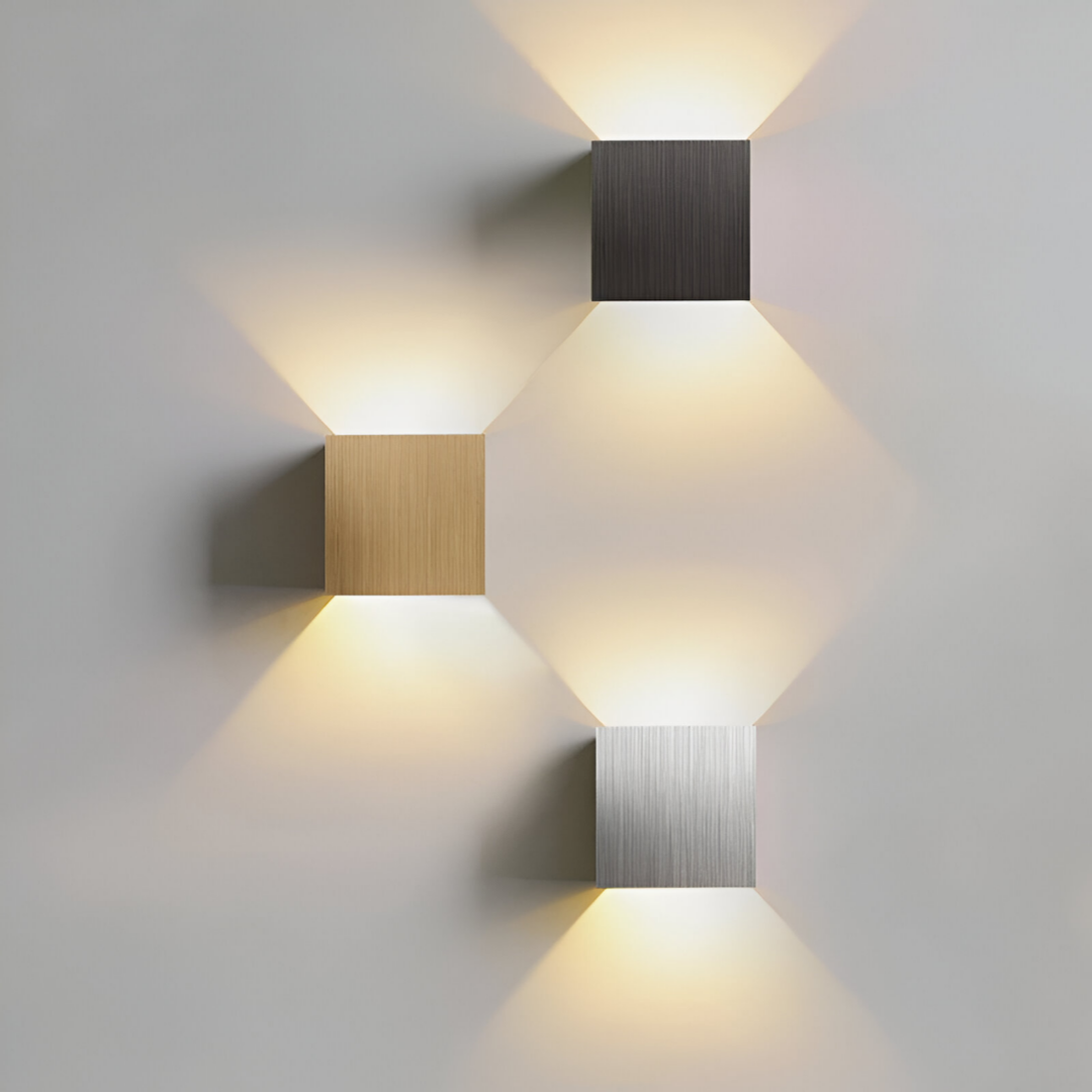 Norvo | LED Vegglampe NORDIVIA | USB & Kabeldrift | Dobbel Lysfarge | Aluminium & Akryl | 10x10x5 cm