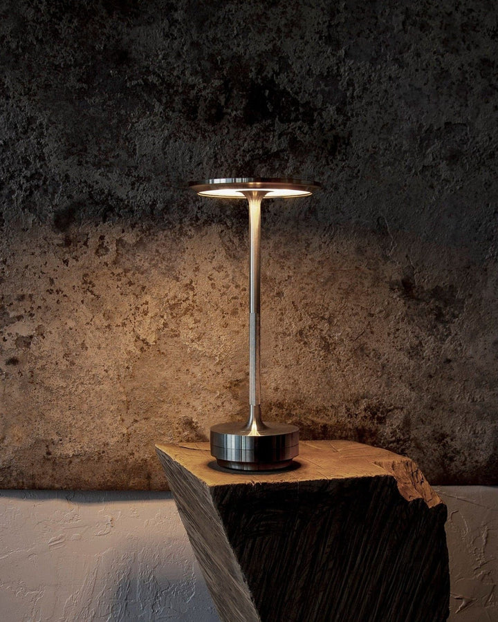 Skanto | NordicaLight Luxe Trådløs Bordlampe for Elegant Belysning