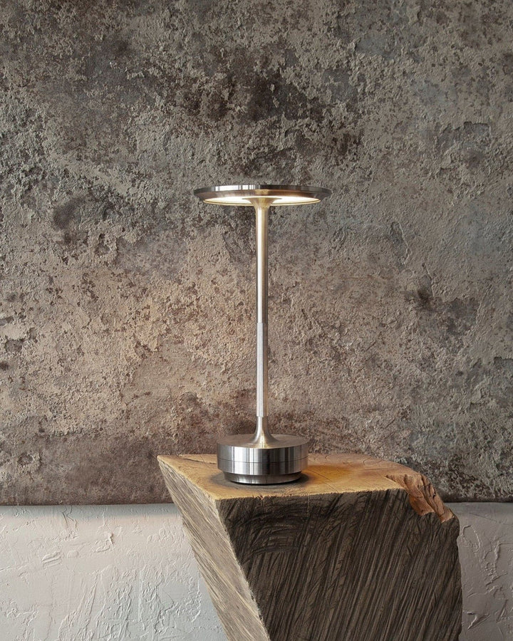 Skanto | NordicaLight Luxe Trådløs Bordlampe for Elegant Belysning