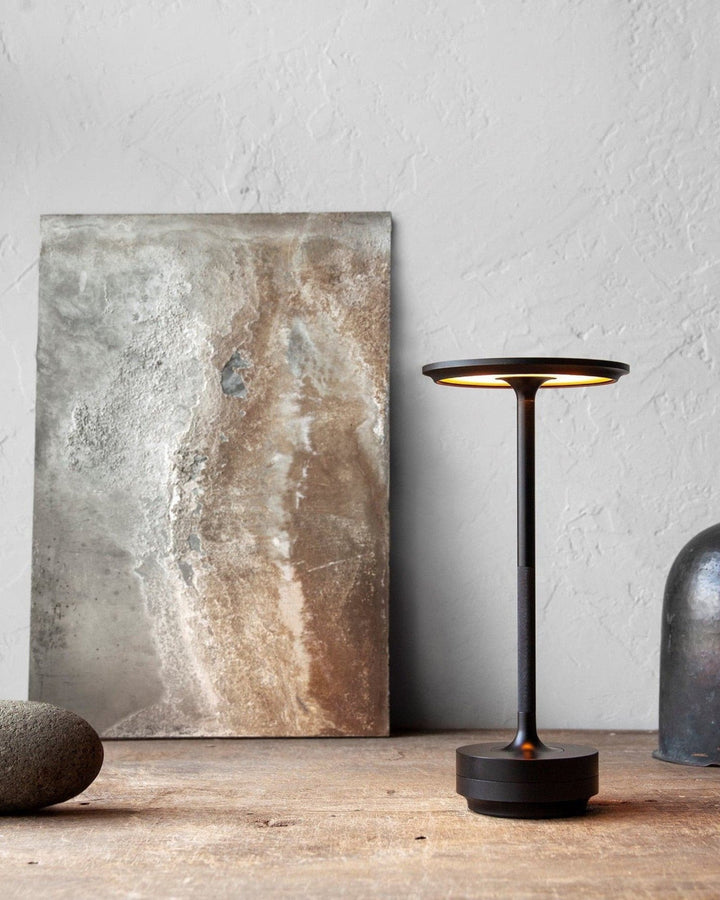 Skanto | NordicaLight Luxe Trådløs Bordlampe for Elegant Belysning